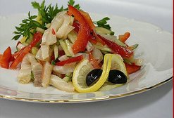 пикантный салат из говядины с грушей